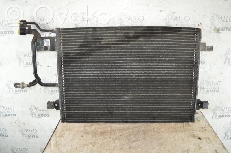 Volkswagen PASSAT B5 Radiatore di raffreddamento A/C (condensatore) 