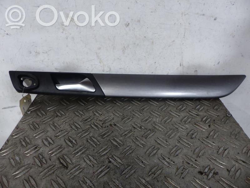 Volkswagen PASSAT B7 Manecilla interna puerta trasera 