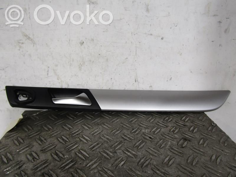 Volkswagen PASSAT B7 Manecilla interna puerta trasera 