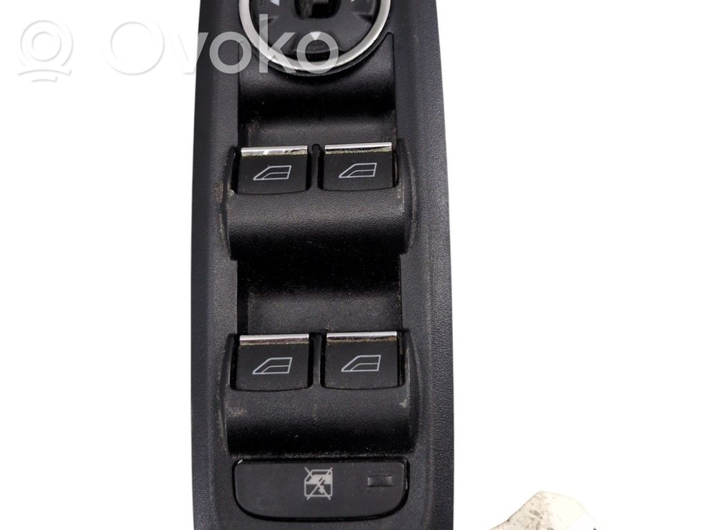 Electric window control switch   1491923