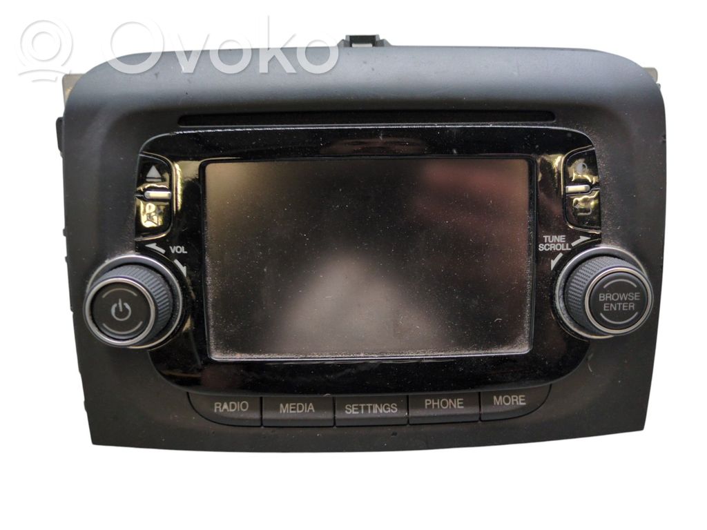 Fiat 500L Panel / Radioodtwarzacz CD/DVD/GPS 