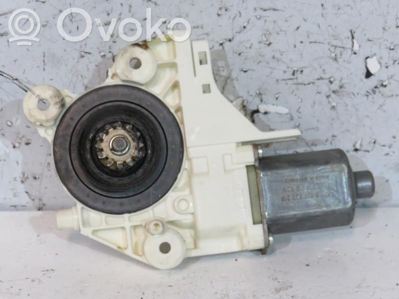Ford Focus Regulador de puerta delantera con motor 