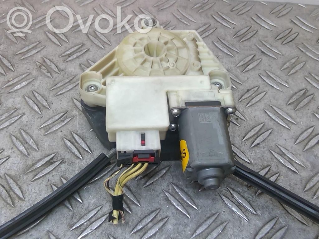 Volkswagen Golf VII Macara geam ușă spate cu motor 