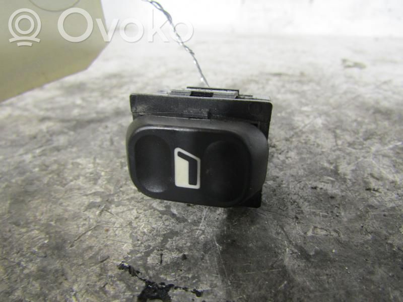 Electric window control switch   6552Z7
