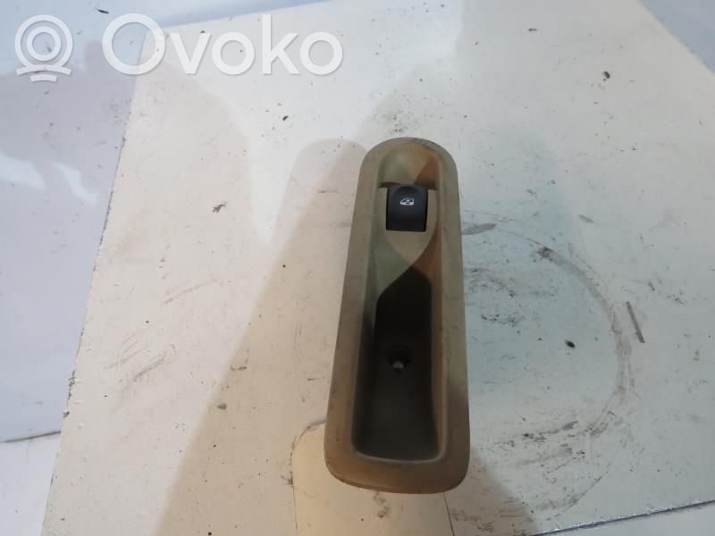 Electric window control switch   8200214936