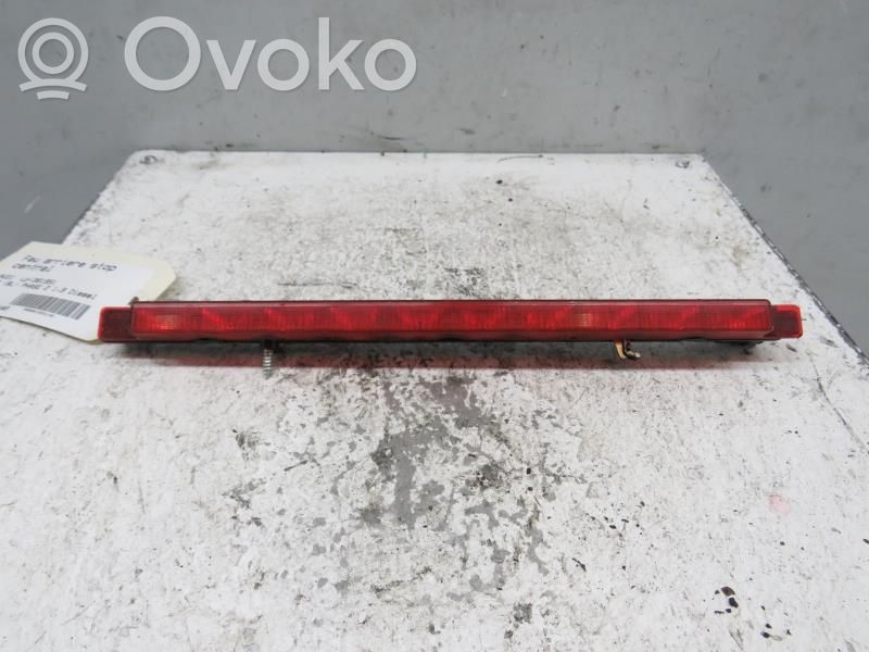 Troisième feu stop   8D9945097B