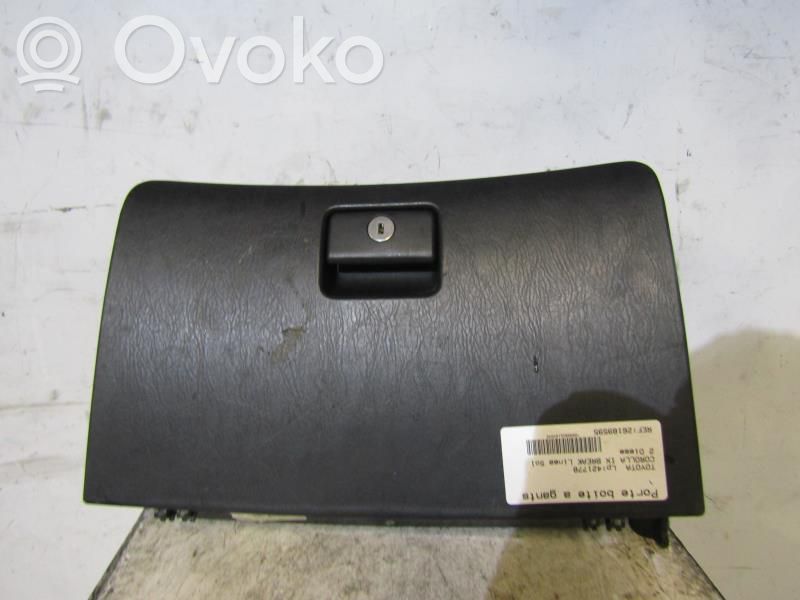 Toyota Corolla E120 E130 Daiktadėžės (bordačioko) komplektas 