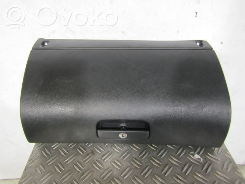 Schowek deski rozdzielczej / Komplet   1U1857121B47H
