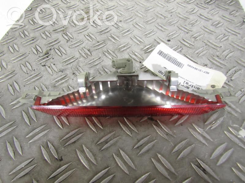Toyota Avensis Verso Third/center stoplight 