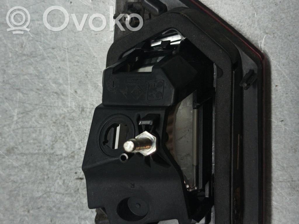 Renault Clio IV Luci posteriori del portellone del bagagliaio