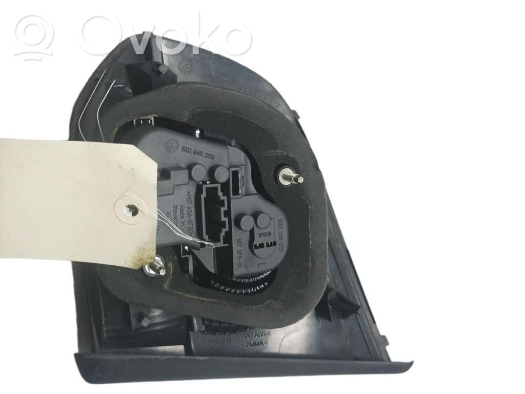 Volkswagen Golf VI Lampy tylnej klapy bagażnika 