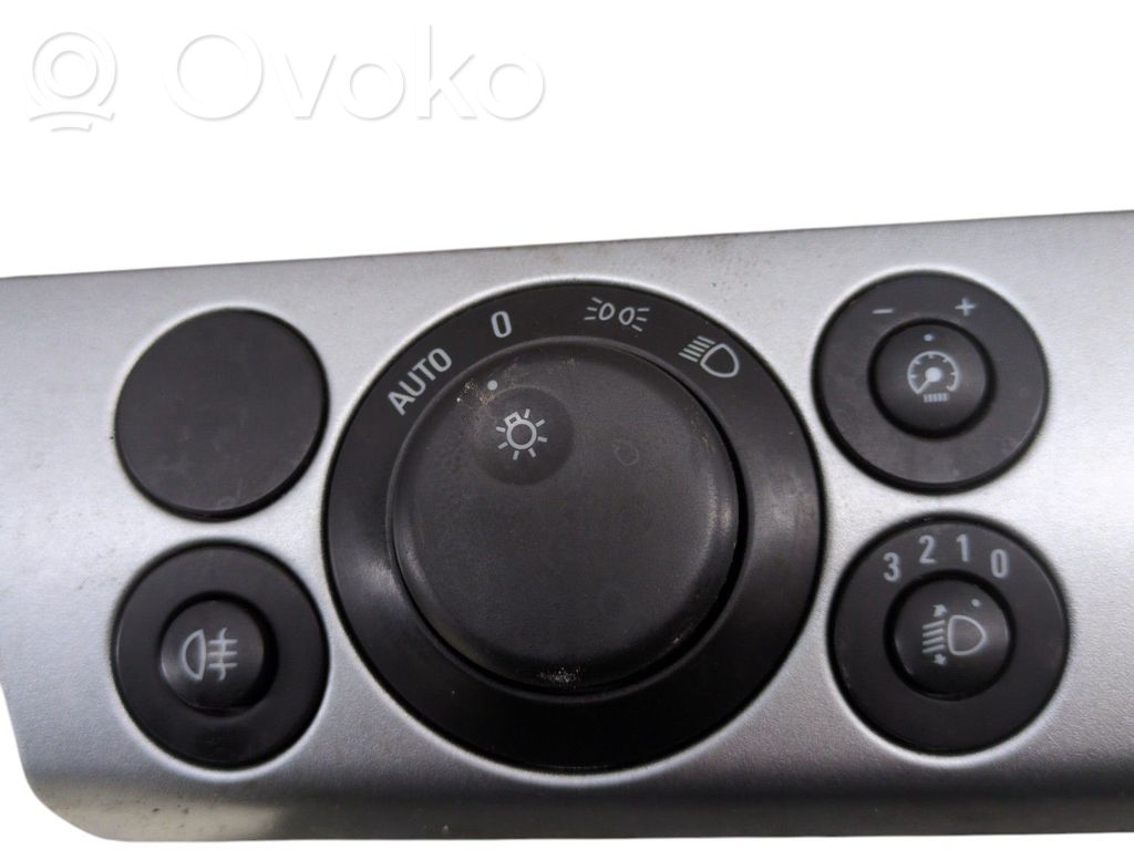 Opel Astra H Light switch 