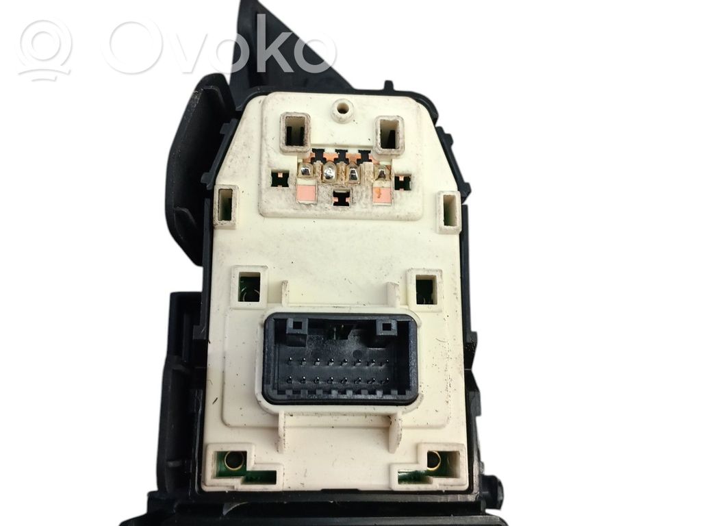 KIA Stonic Interruptor del elevalunas eléctrico 