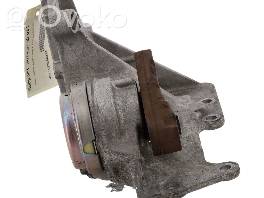 Engine mount bracket   11220JD700