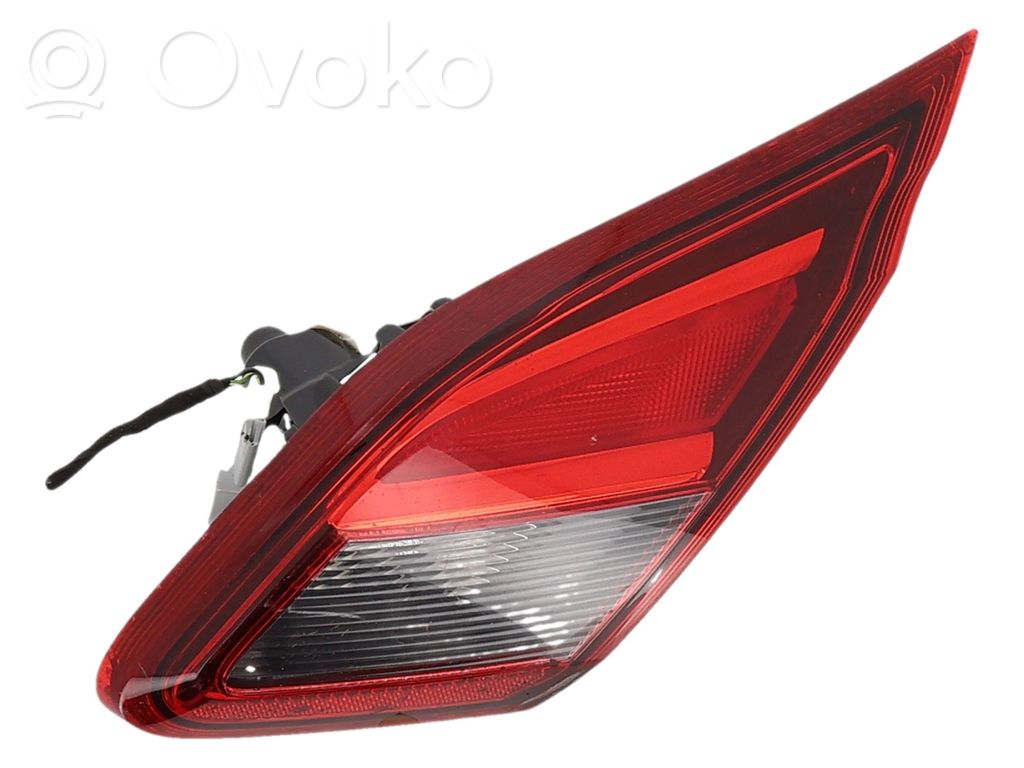 Opel Corsa E Galinis žibintas dangtyje 