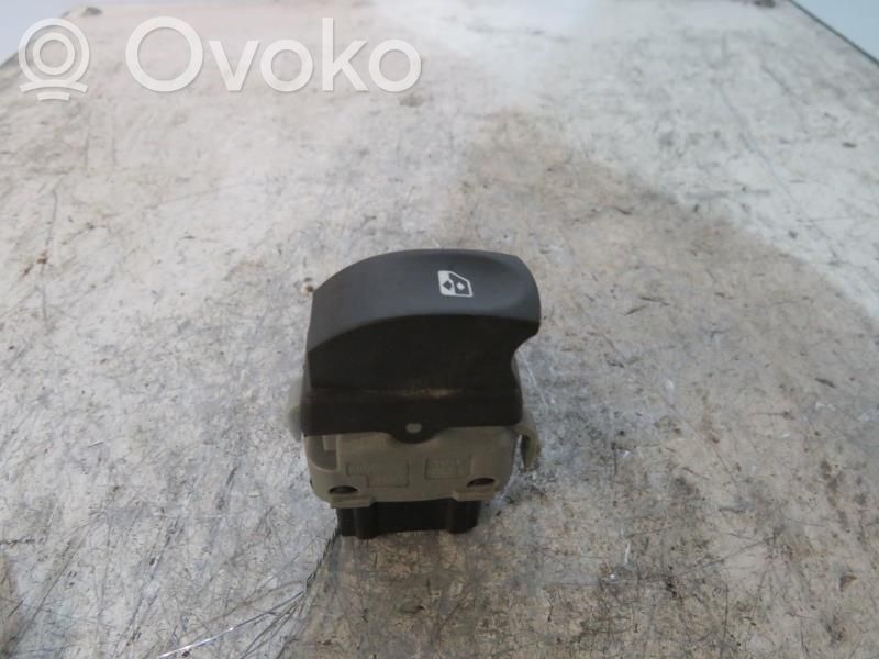 Interrupteur commade lève-vitre   8200214936