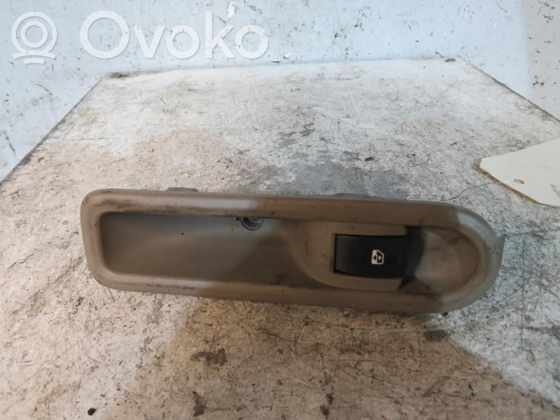 Electric window control switch   8200214936