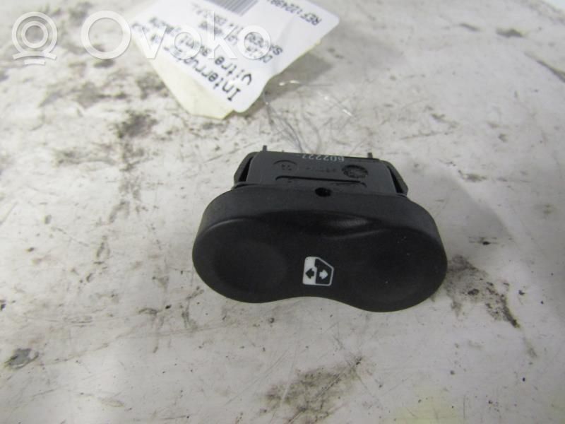 Electric window control switch   8200602227