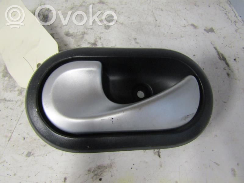 Dacia Sandero Manecilla interna puerta trasera 