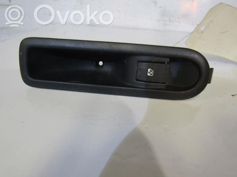 Interruptor del elevalunas eléctrico   8200315024