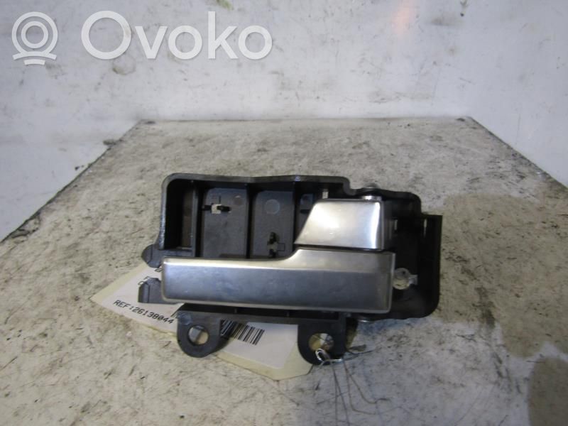 Ford C-MAX I Manecilla interna puerta trasera 