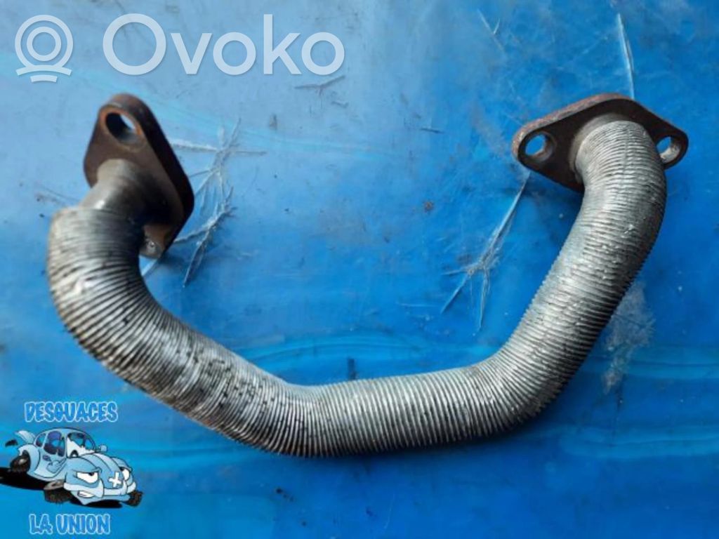 Oil fill pipe