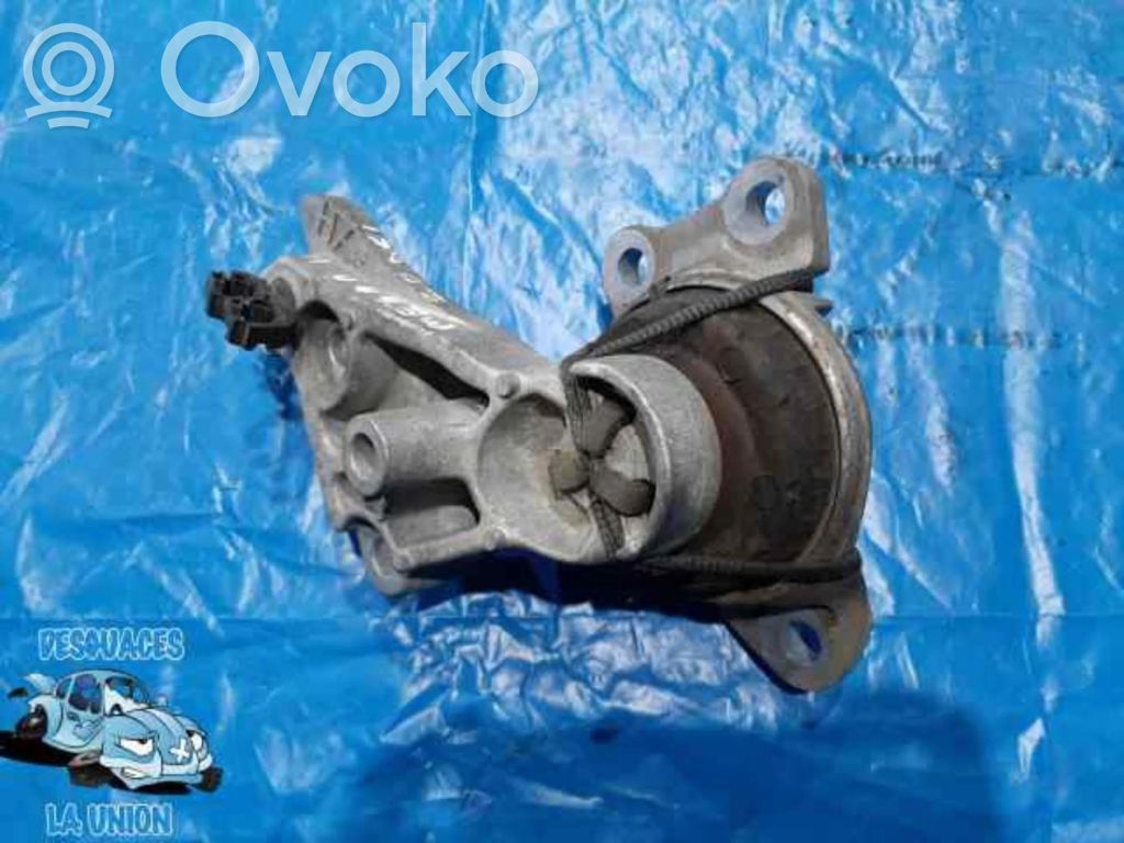 Engine mounting bracket