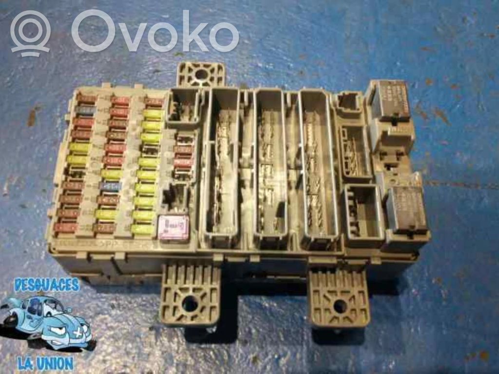Honda Civic Ramka / Moduł bezpieczników 