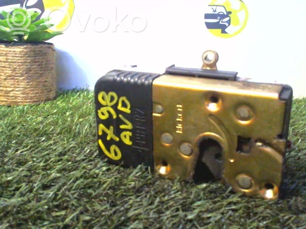 Serrure de porte avant   00009136J7,00009136J7