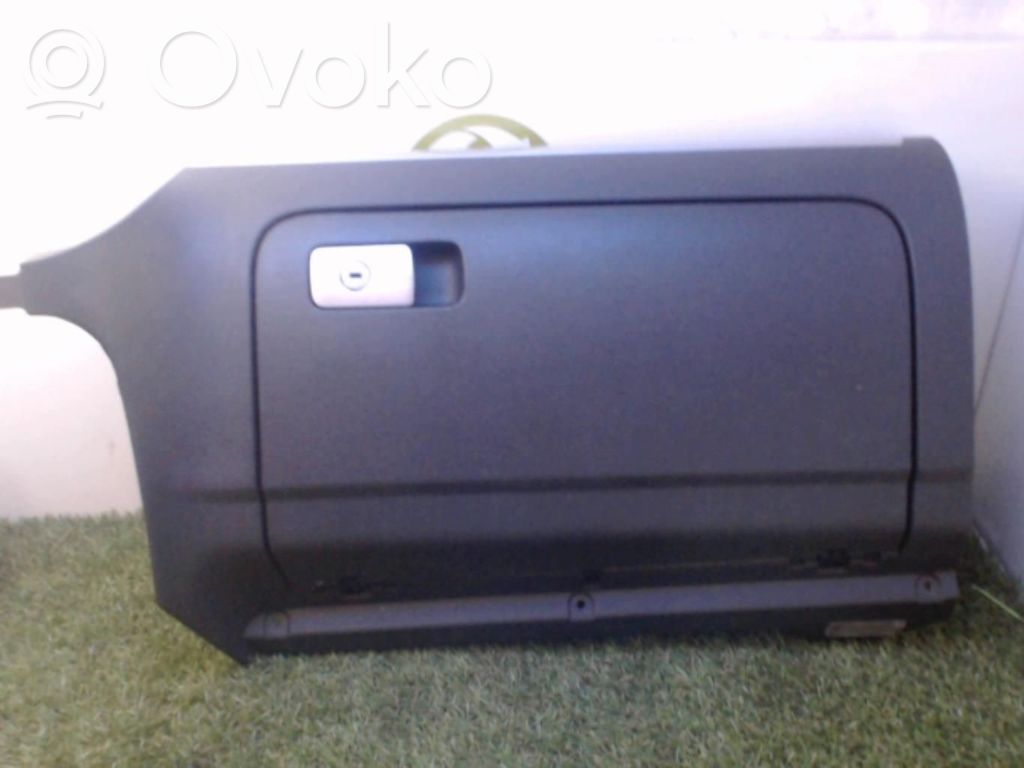 Volkswagen Golf V Schowek deski rozdzielczej 