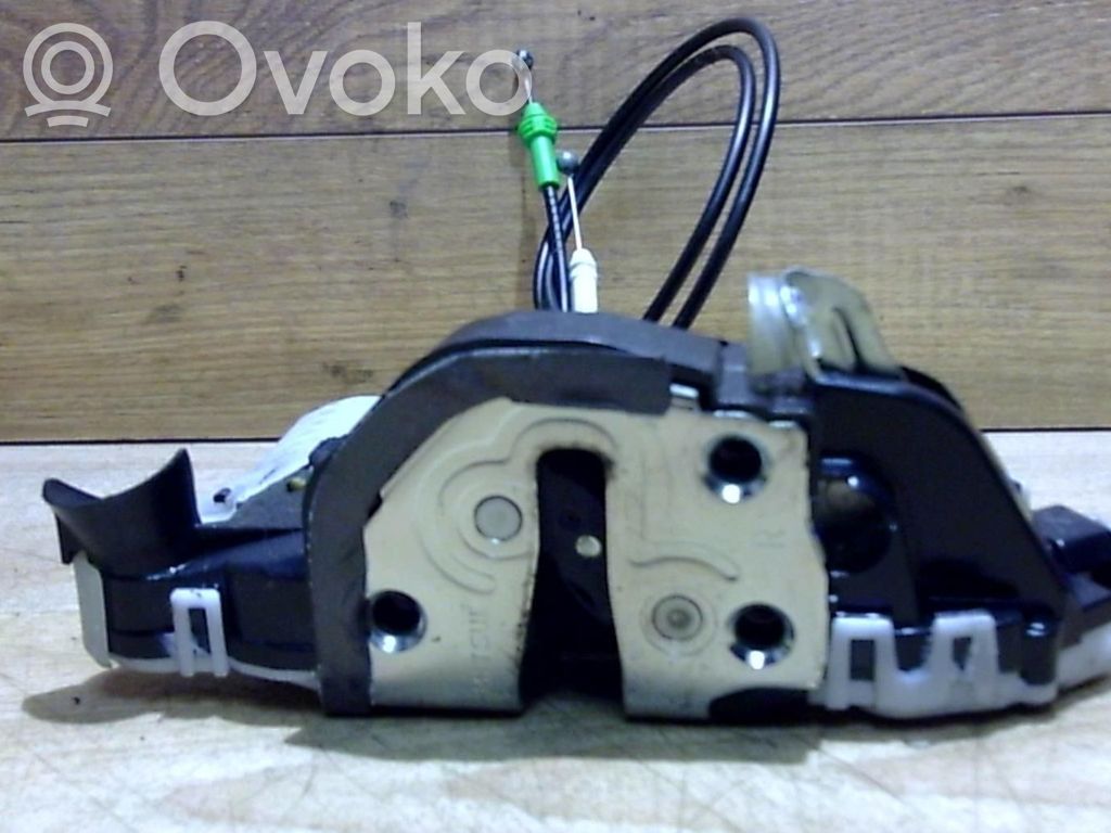 Toyota Yaris Zamek drzwi przednich 