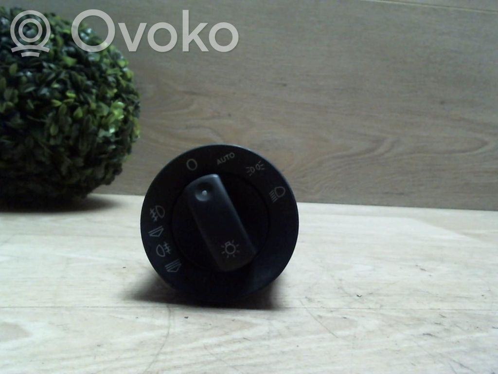 Headlight level height control switch