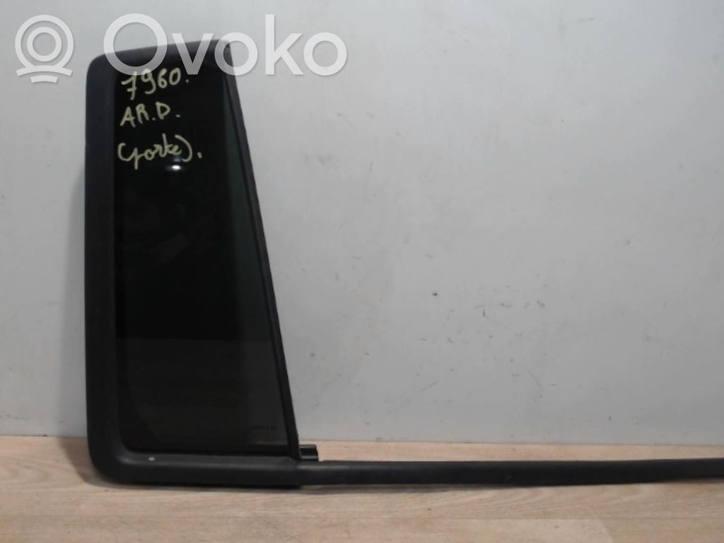 Renault Modus Ventanilla de ventilación de la puerta trasera 