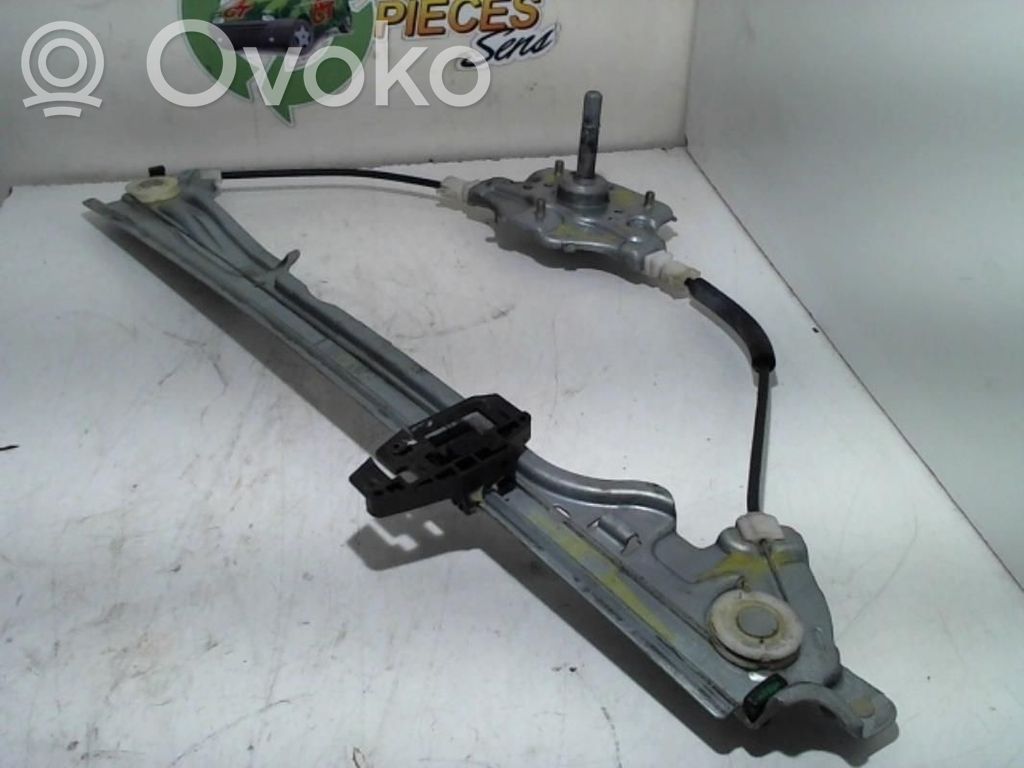 Regulador manual de la ventanilla trasera   8200219259,8200219259