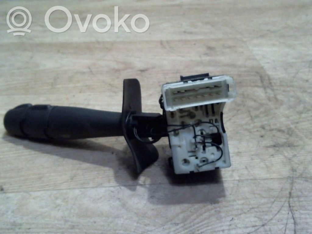 Boutons / interrupteurs volant   7701051760,7701051760