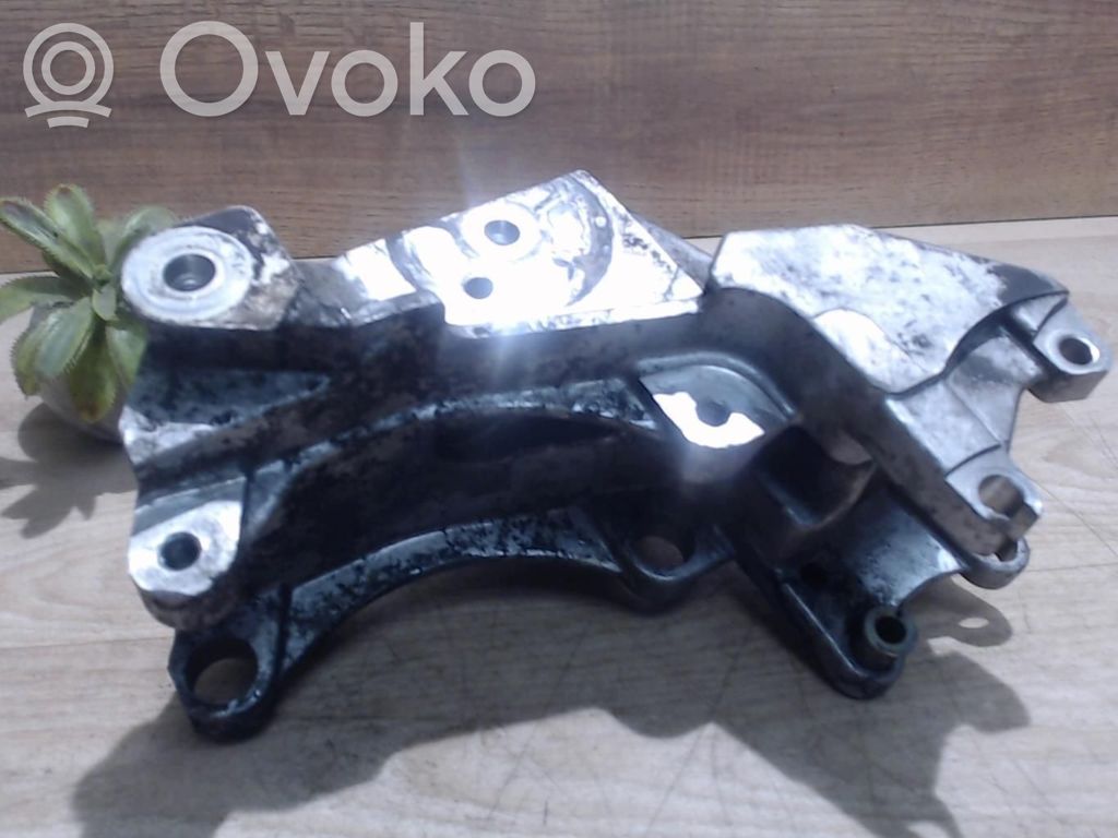 Soporte de montaje del motor