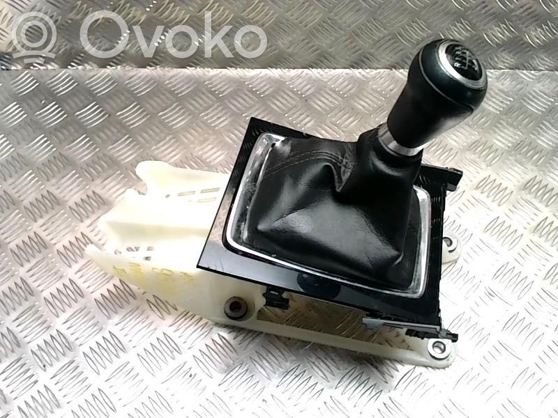 Mazda MX-3 Lewarek zmiany biegów / dolny 