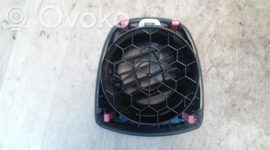 Toyota Yaris Rejilla de ventilación central del panel 