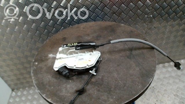 Volkswagen Tiguan Zamek drzwi tylnych 