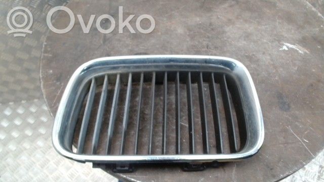 Grille de calandre avant   51138195151,51138195151