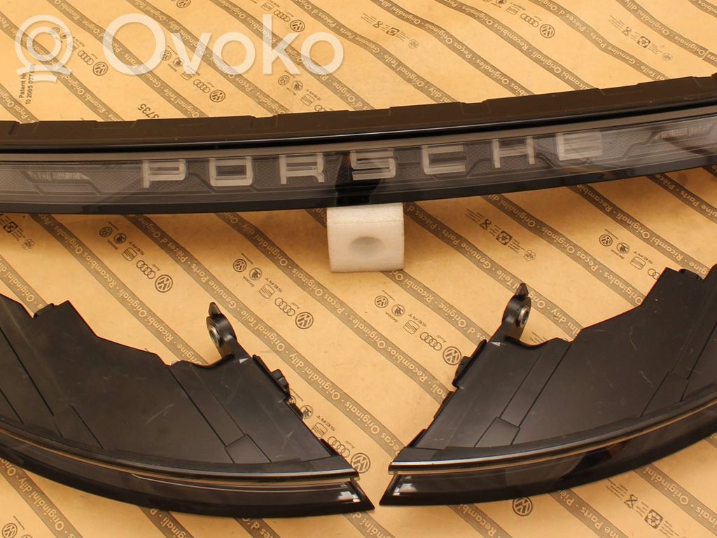 Porsche Taycan 9J1 Lampă spate în caroserie 