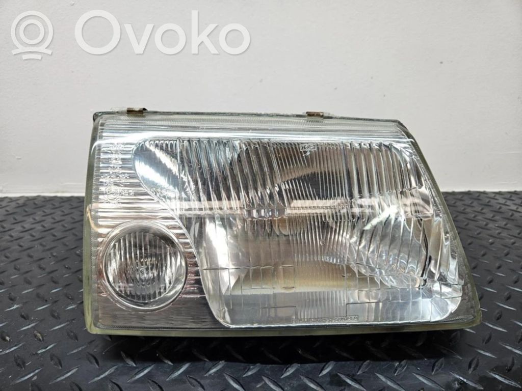 Hyundai Sonata Lampa przednia 