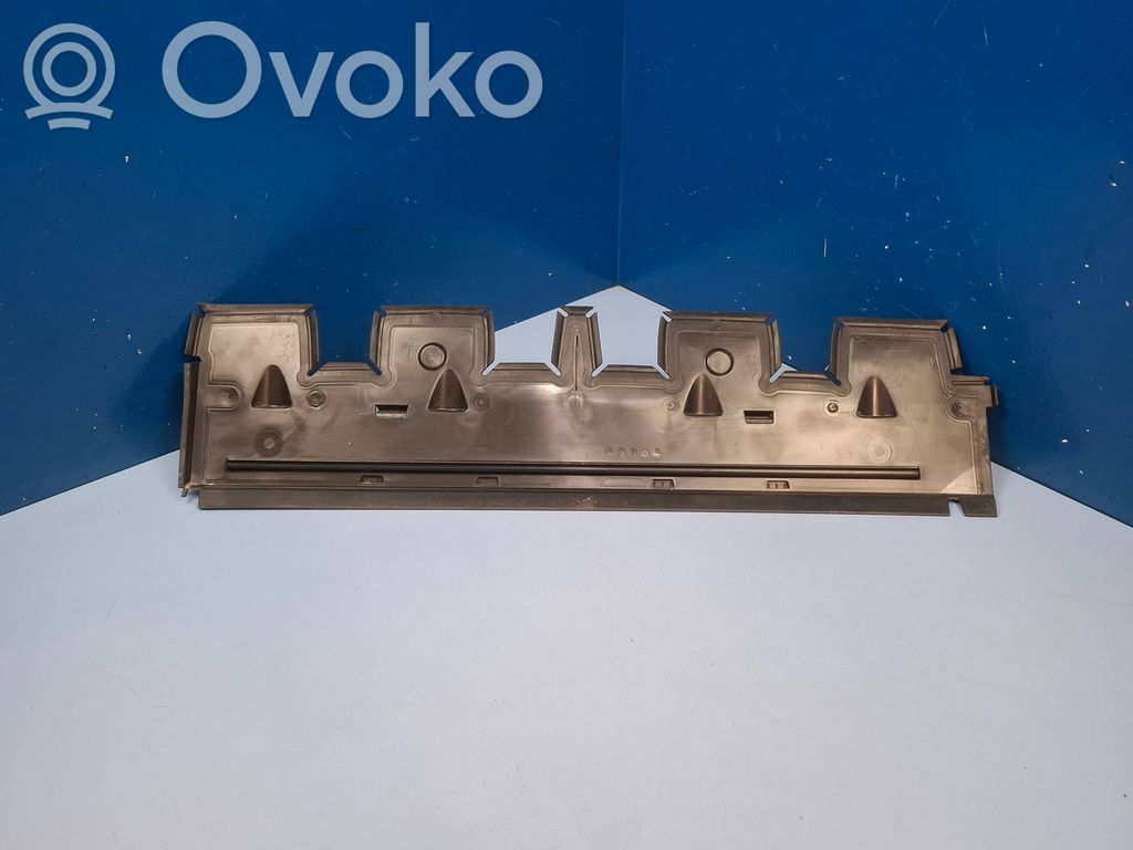 Audi Q7 4M Radiator mount bracket 