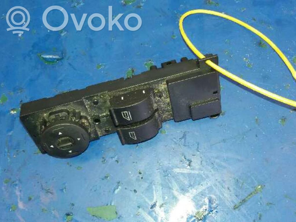 Ford Focus Przyciski szyb 