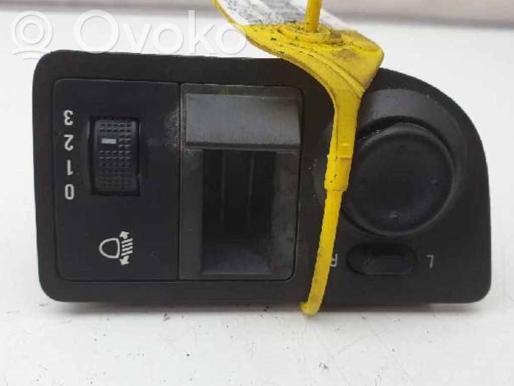Wing mirror switch   8706