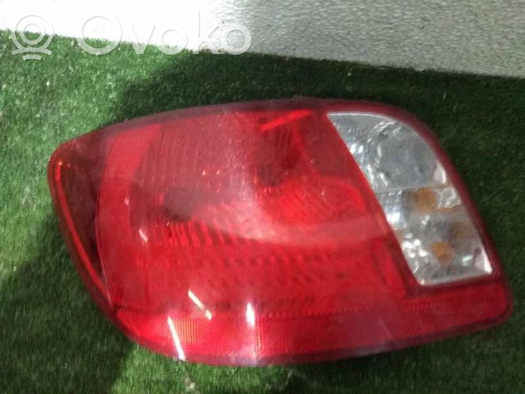 KIA Rio Aizmugurējais lukturis virsbūvē 