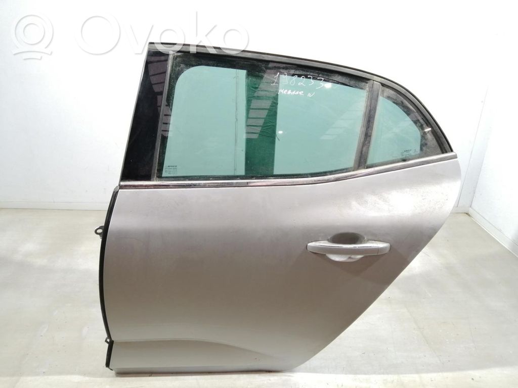 Puerta trasera   821015121R