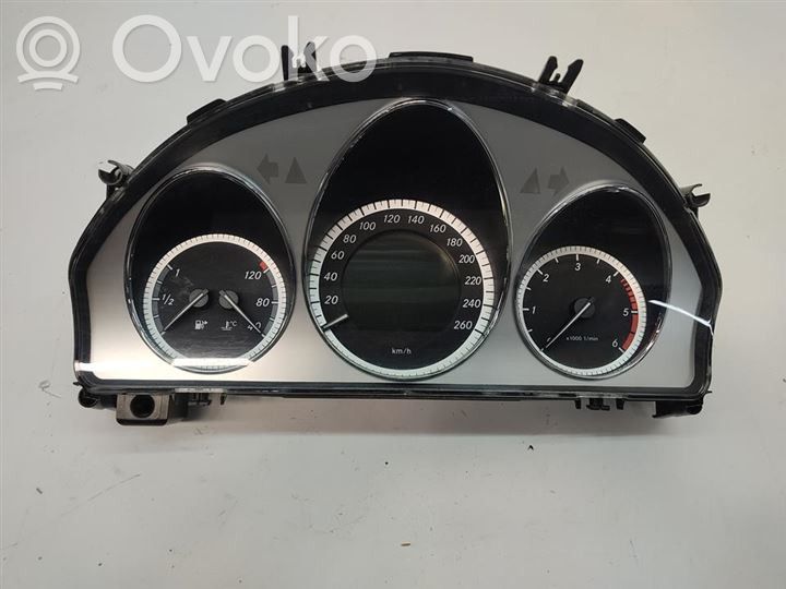 Mercedes-Benz C AMG W204 Nopeusmittari (mittaristo) 