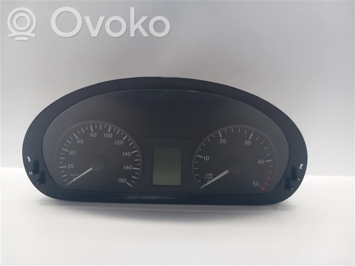 Mercedes-Benz Sprinter W906 Geschwindigkeitsmesser Cockpit 