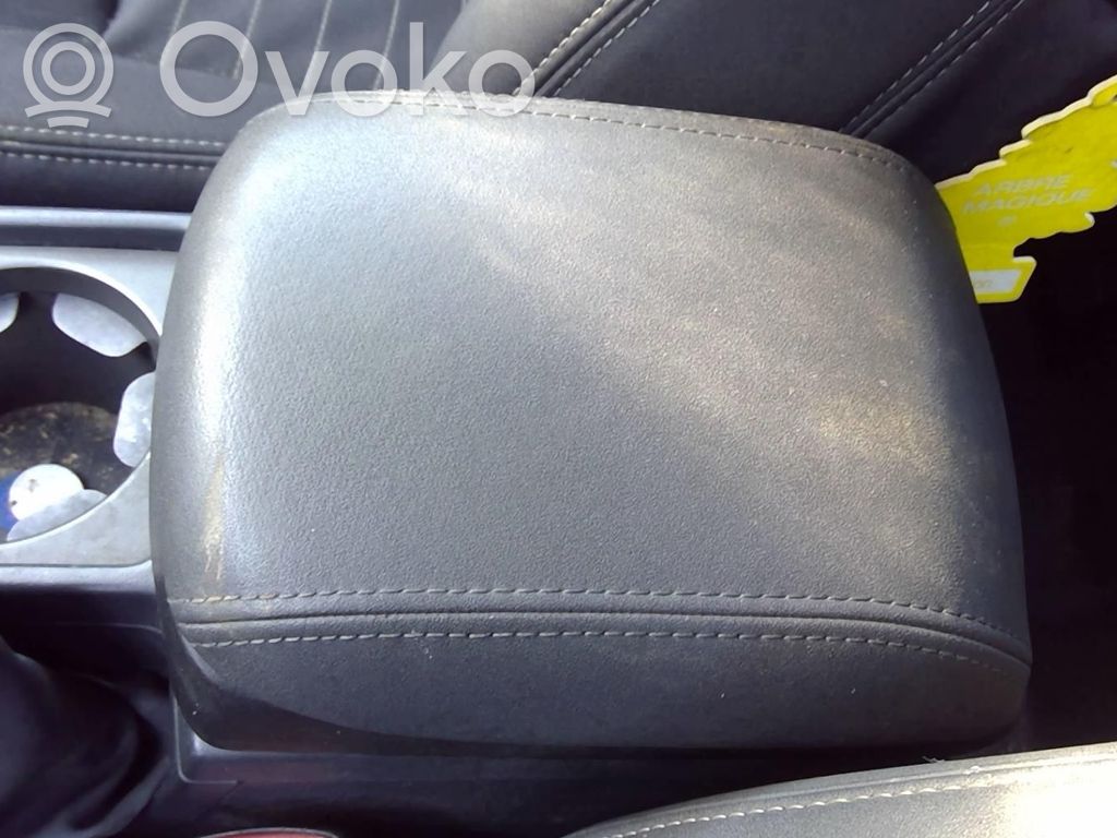 Volvo V50 Reposabrazos 